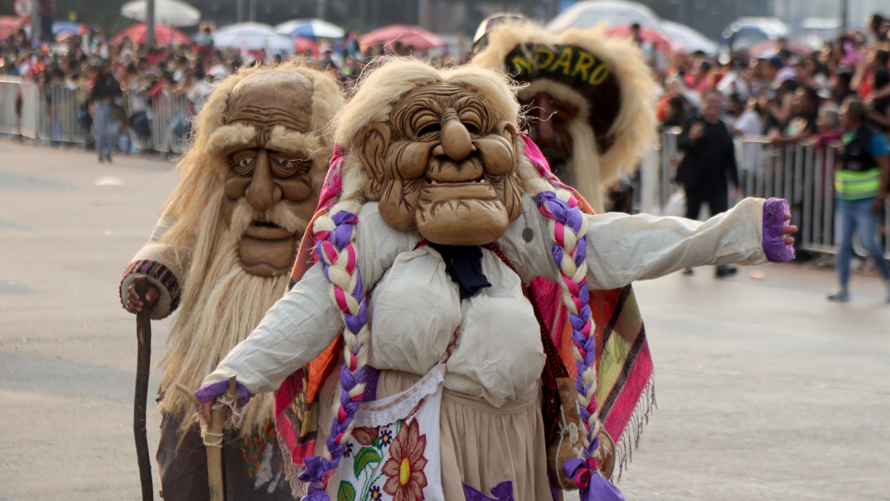 Si no puedes asistir al desfile, podrás disfrutarlo en vivo y de manera gratuita.