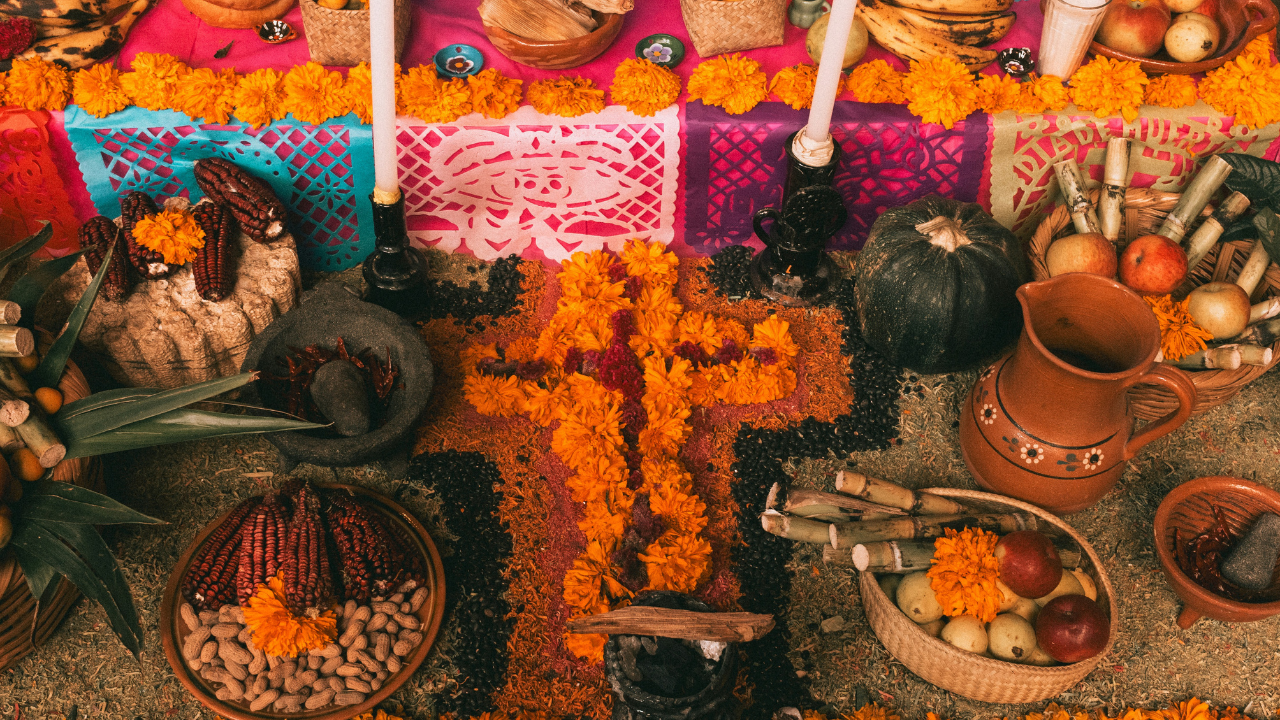 El 1 de noviembre se celebra el Día de Muertos (Día de Todos los Santos).