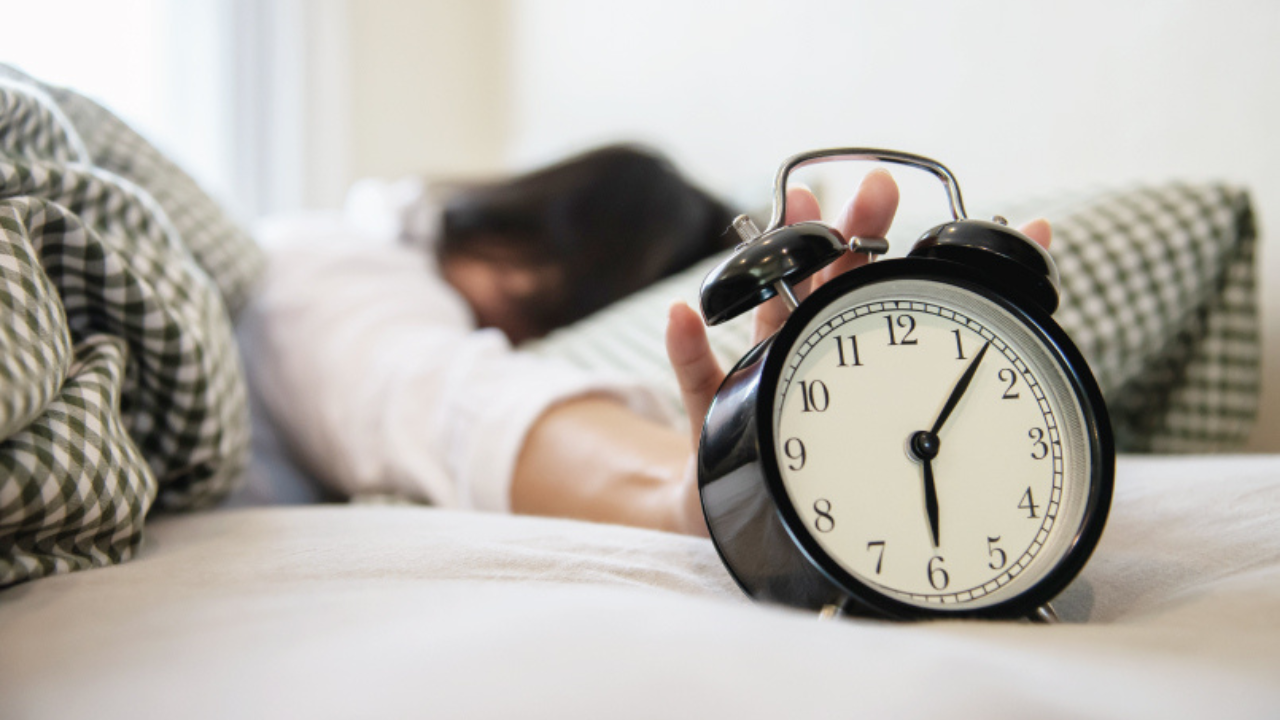 Dormir en exceso de manera frecuente puede estar relacionado con mayor riesgo de enfermedades cardiovasculares, diabetes y problemas de concentración.