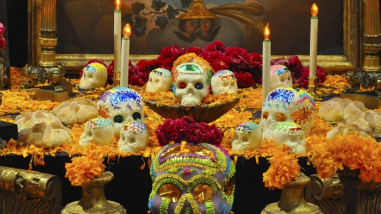“Los elementos esenciales del altar de Día de Muertos y su profundo significado”