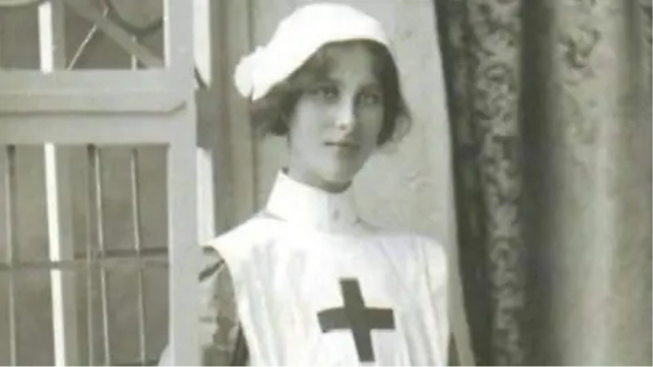 Quienes afirman haber visto a la Planchada la describen como una figura femenina con uniforme antiguo, impecable, que aparece de noche en salas de hospital y realiza labores de enfermería.