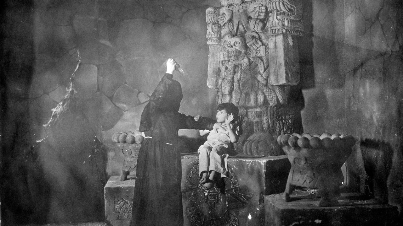 Una de las versiones más conocidas cuenta la historia de una mujer indígena que se enamoró de un noble español. Tras ser abandonada por él, ahogó a sus hijos en un río.