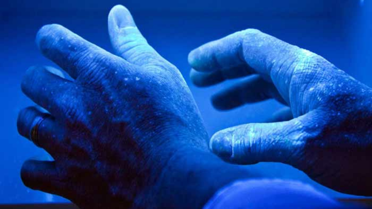 Un secador de uñas UV puede causar la muerte de entre el 20% y el 30% de las células expuestas, y tres sesiones consecutivas pueden resultar en daños significativos al ADN.