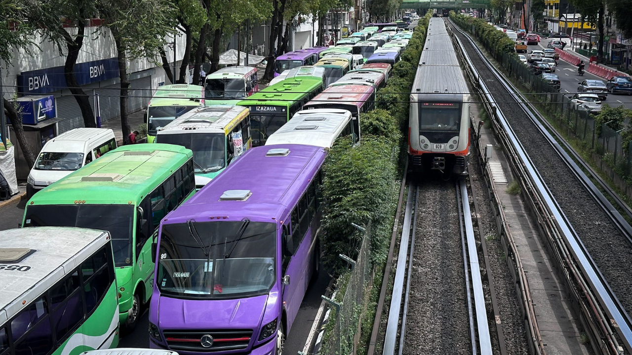 Planifica con anticipación tu ruta de desplazamiento y sal con tiempo adicional.