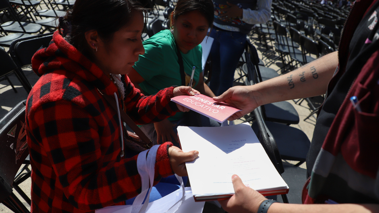 El programa está dirigido a estudiantes inscritos en preescolar y primaria de la Ciudad de México.