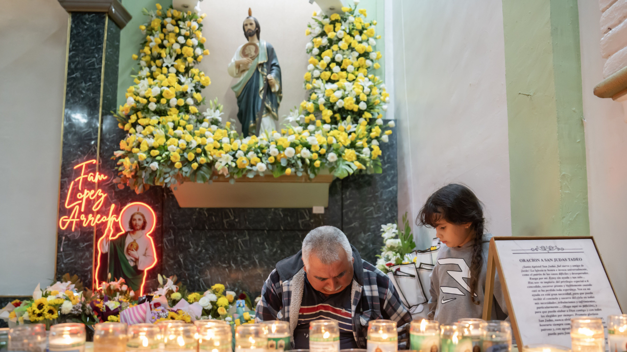 Si estás pasando por dificultades, puedes dedicar unos minutos para rezar con fe.