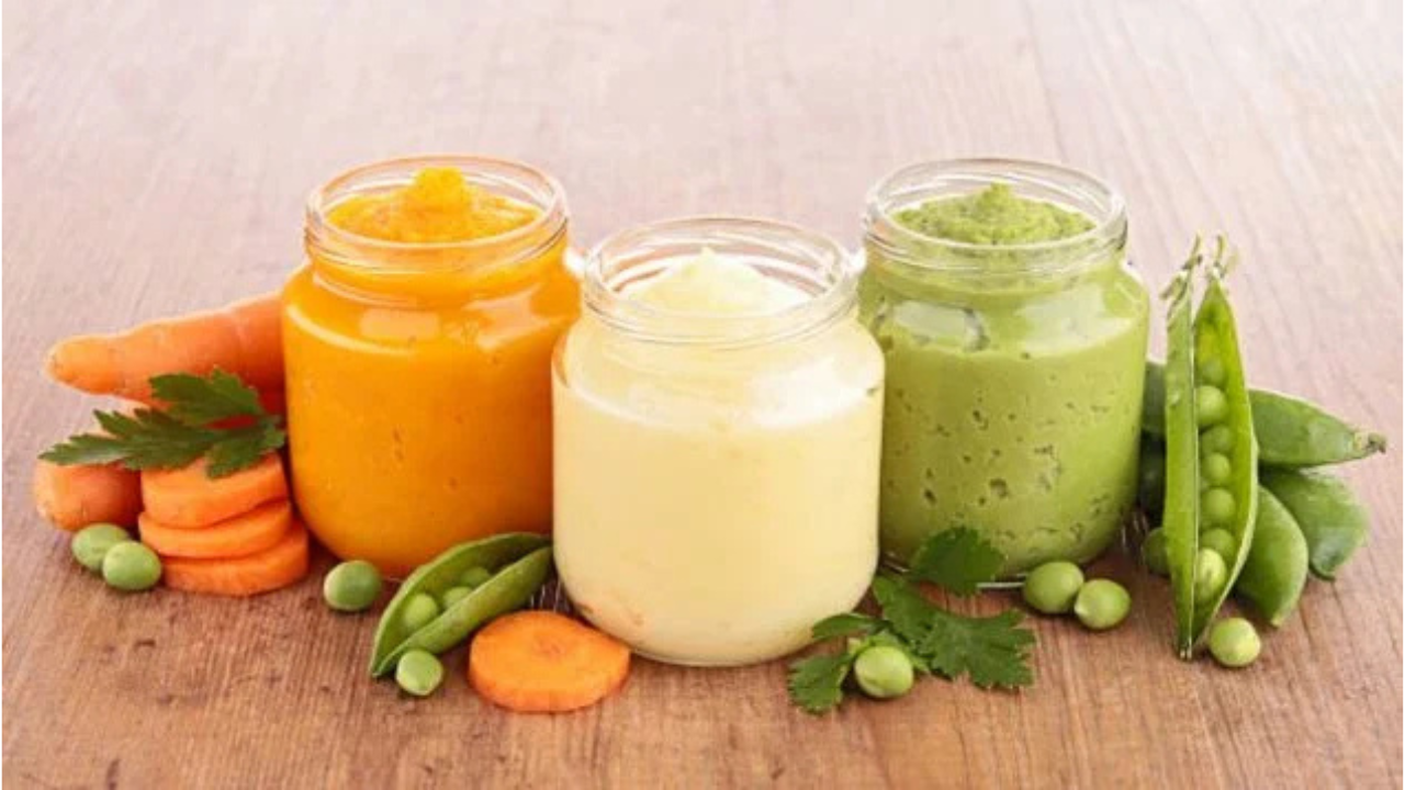 Los alimentos iniciales deben ser suaves, fáciles de digerir y ricos en nutrientes. Algunos de los más recomendados son las verduras cocidas como zanahoria, calabaza o chayote.
