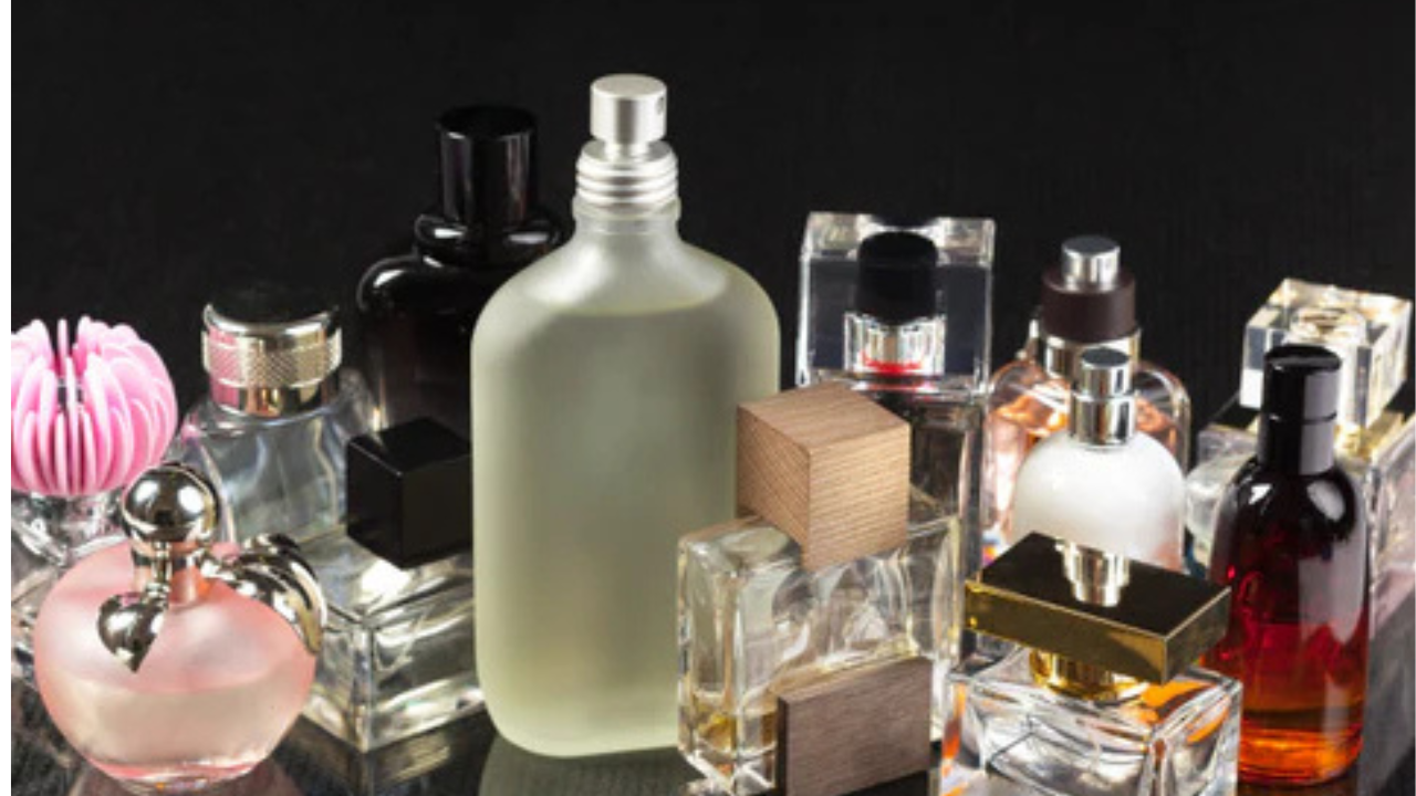 ¿Cómo hacer que tu perfume dure más tiempo?: trucos que realmente funcionan.