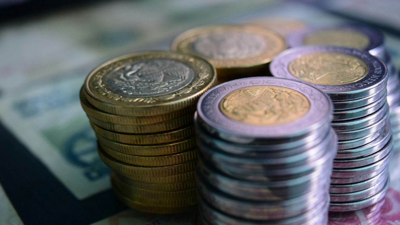 El peso mexicano podría enfrentar mayores altibajos si se prolonga el cierre parcial del gobierno de EE. UU.