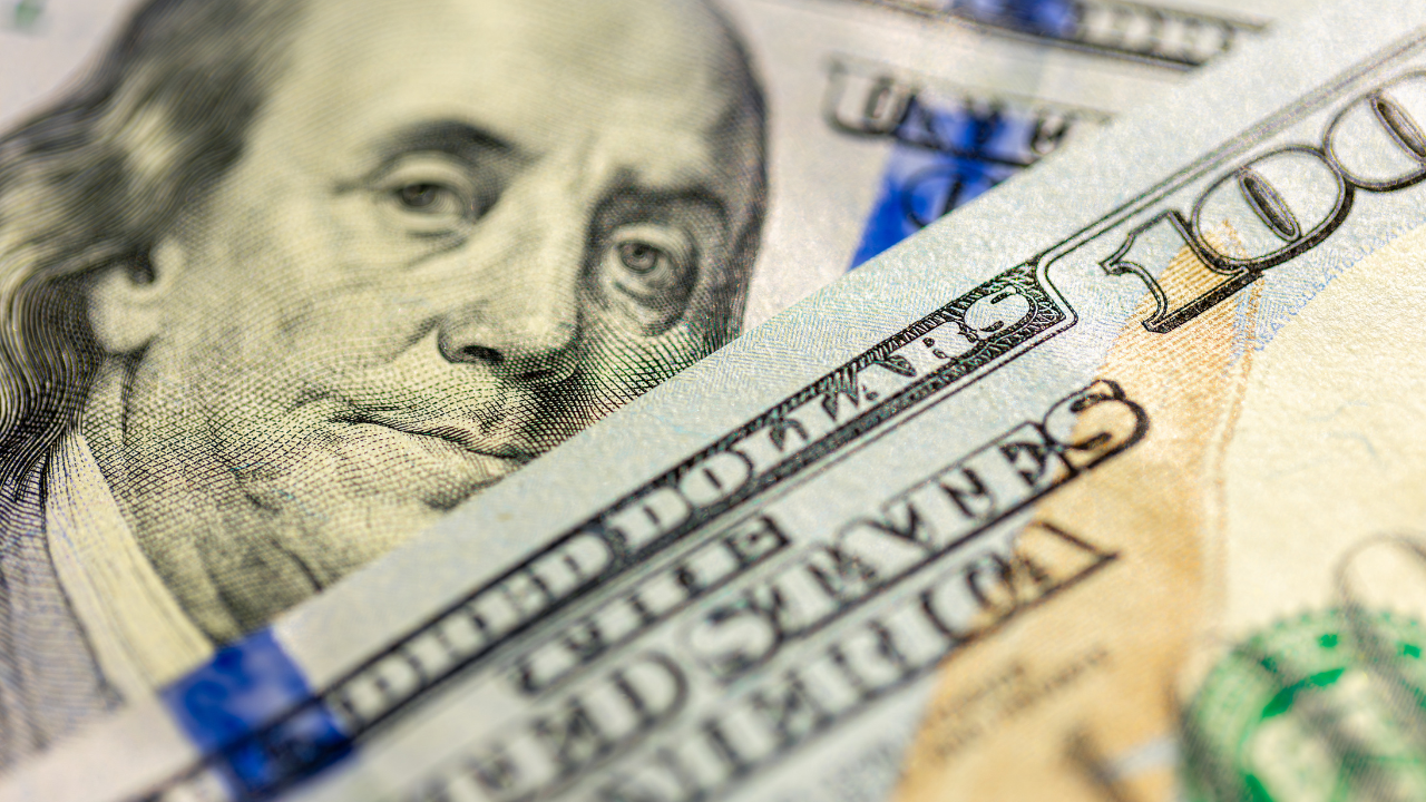 La divisa nacional terminó la sesión en 18.4411 por dólar.