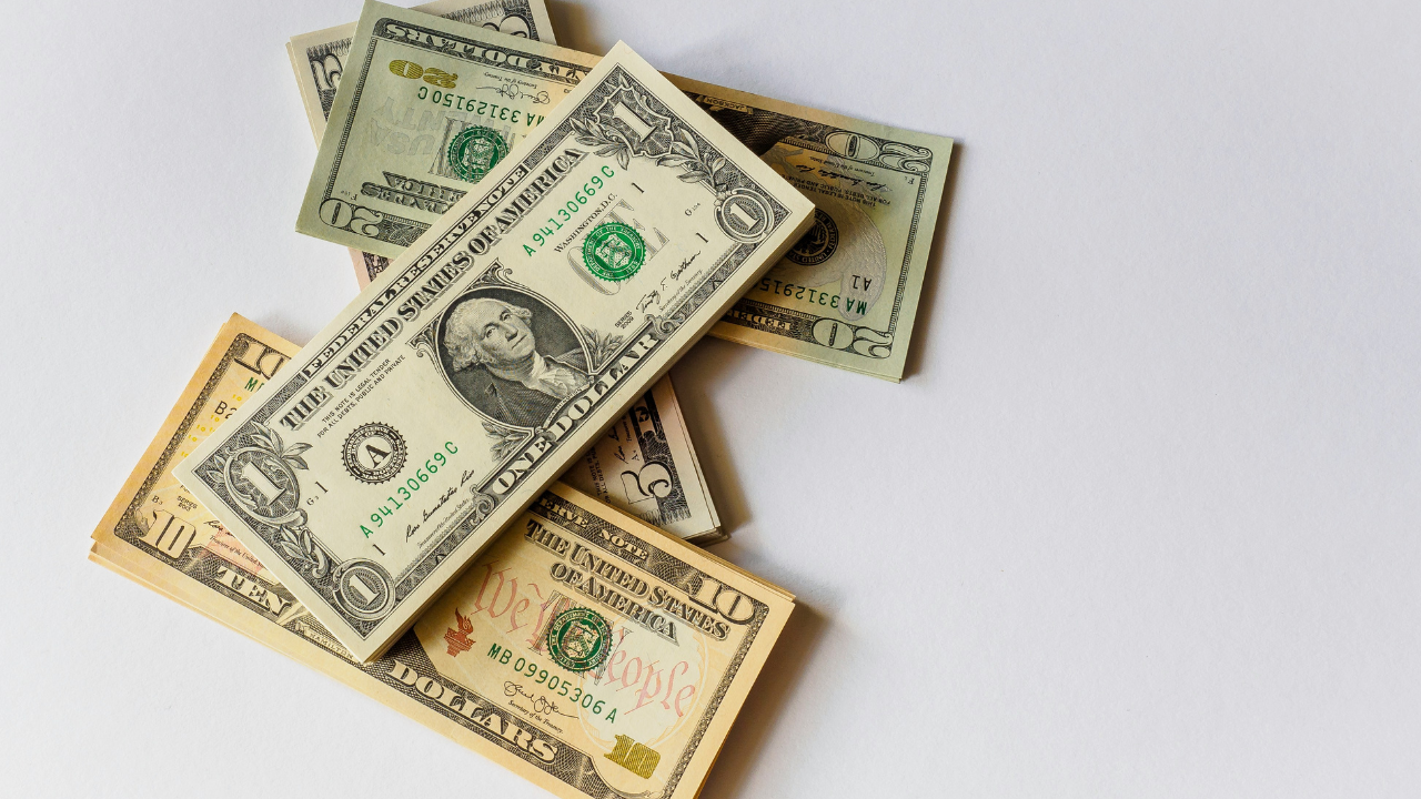 El peso mexicano volvió a mostrar una pequeña depreciación frente al dólar.