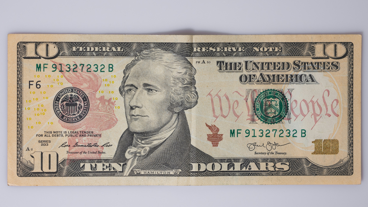 El rango del billete verde osciló entre 18.3689 y 18.4706 pesos.