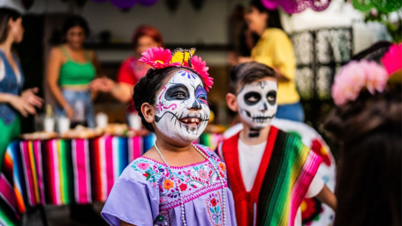 El fin de semana largo por el Día de Muertos ya está sobre nosotros.