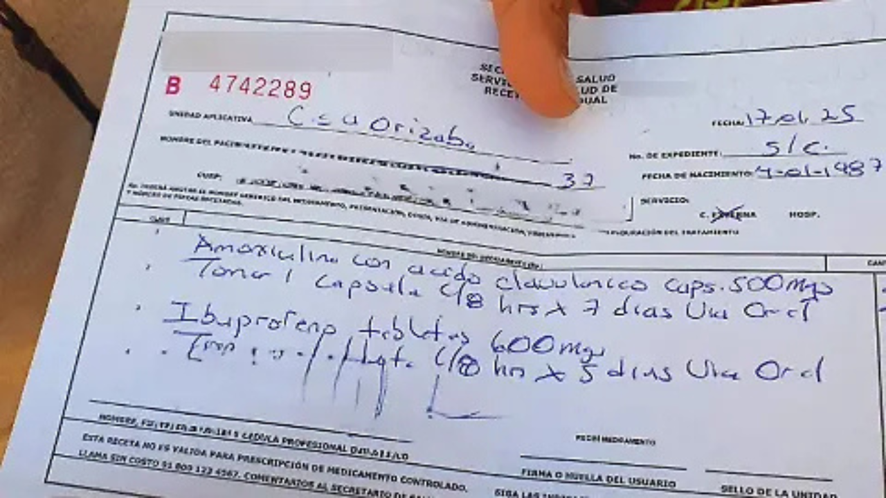 Necesitas una receta válida del médico que detalla el nombre del medicamento, dosis, presentación y firma, además de la identificación del profesional, para su venta.
