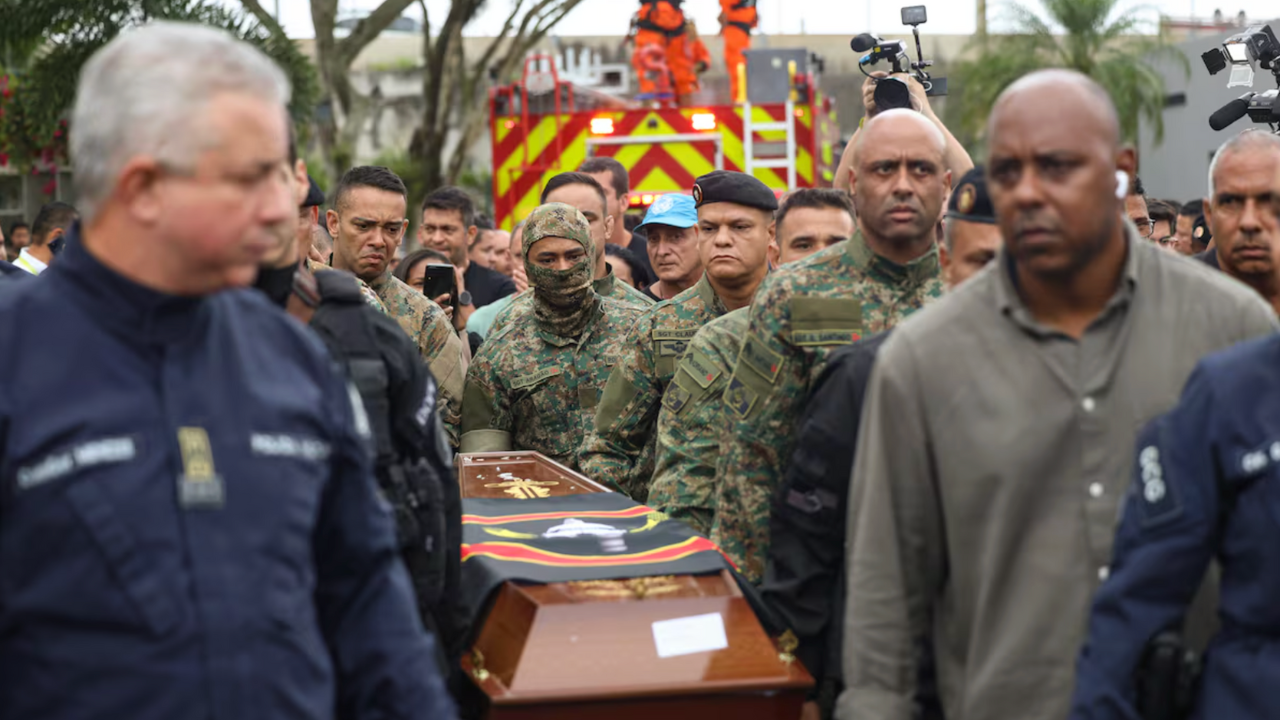 La ofensiva fue dirigida contra la conocida banda criminal Comando Vermelho.