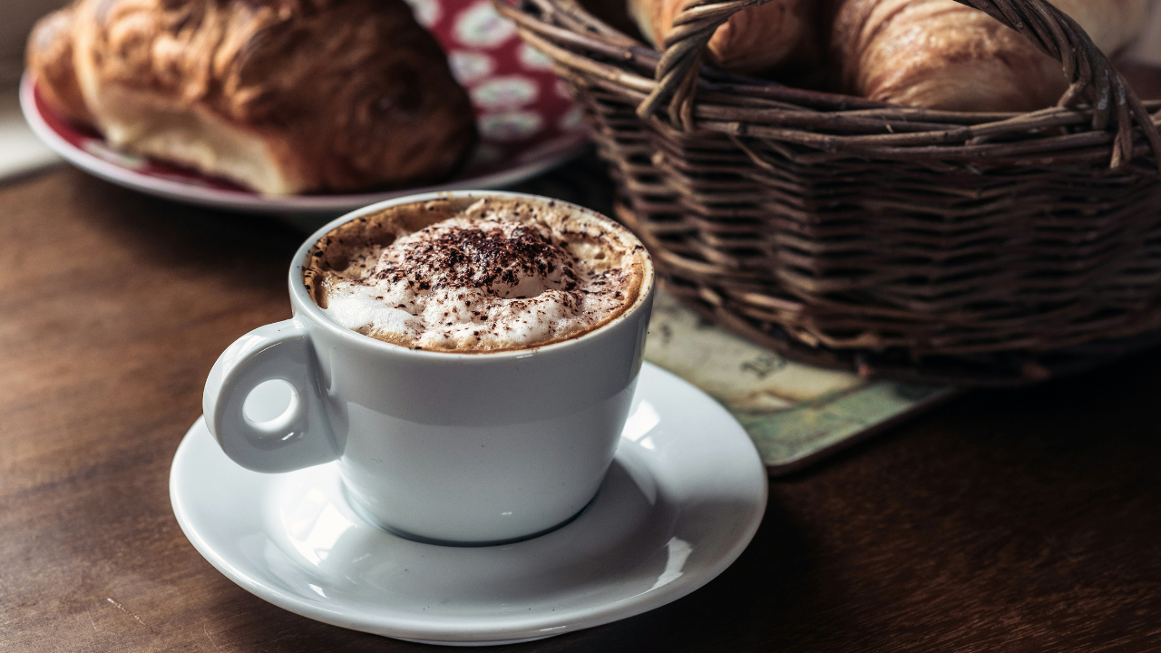 5 recetas de bebidas calientes para disfrutar del frío y reconfortar tus días de invierno.