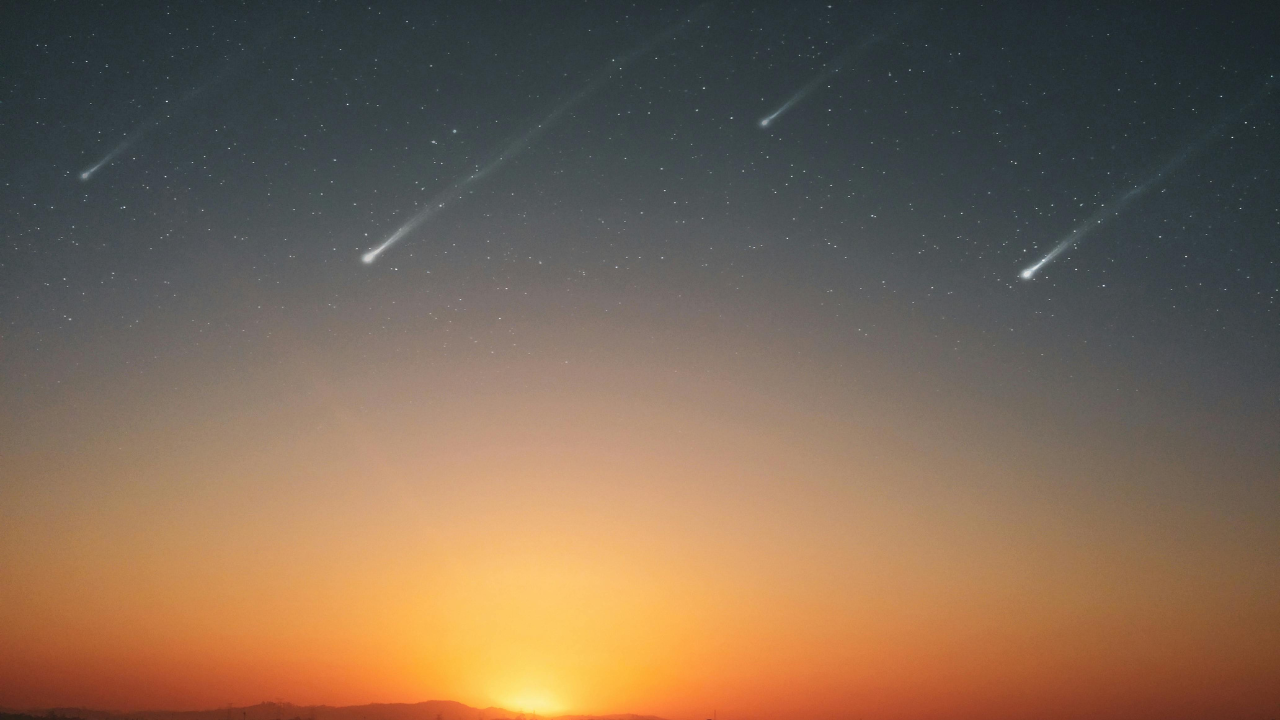 Las Leónidas se producen cuando la Tierra cruza la órbita del cometa 55P/Tempel-Tuttle.