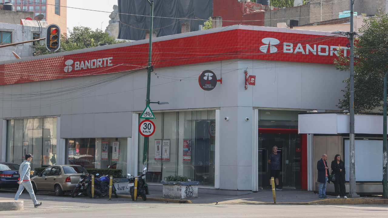 Prepárate para presentar tu identificación oficial y permitir registro biométrico.