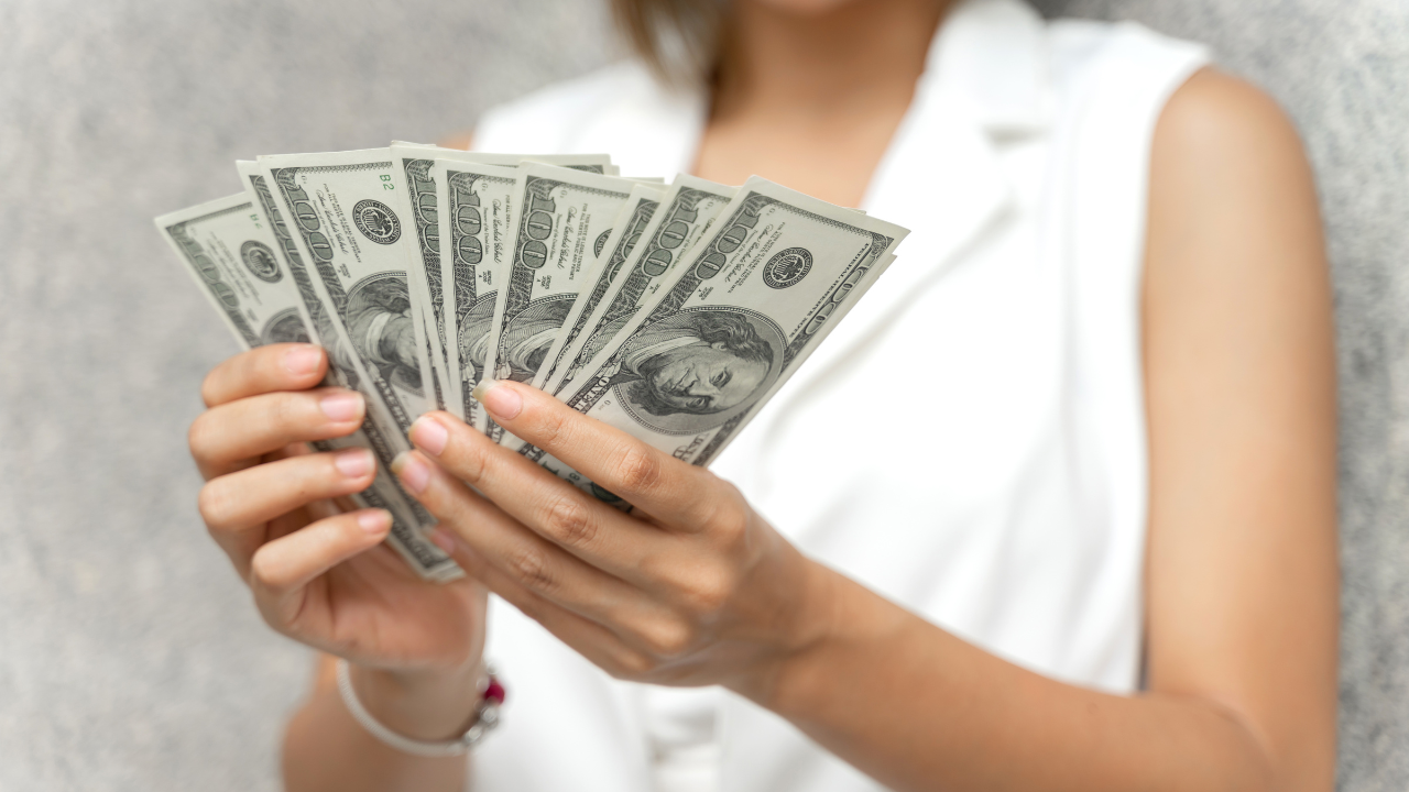 El mercado cambiario mexicano cerró la semana con un movimiento positivo para la divisa nacional.