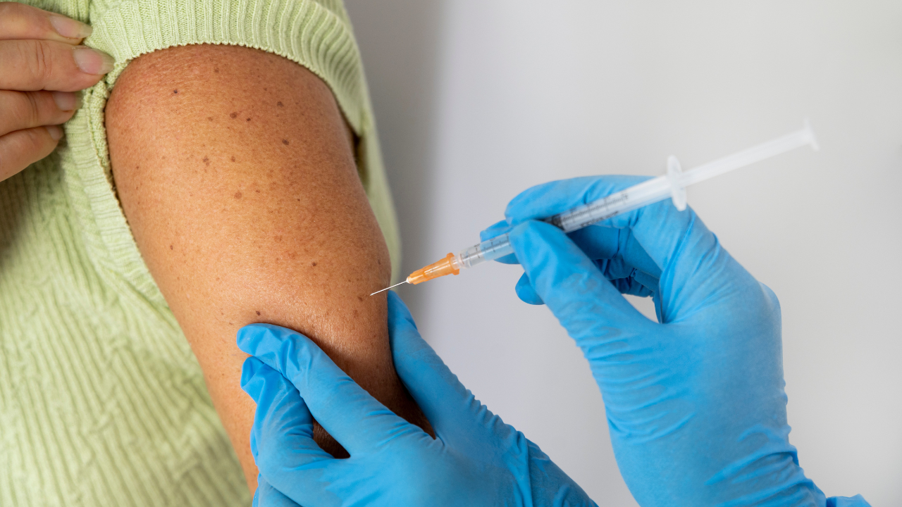 Para facilitar el acceso a la inmunización, el Gobierno de México lanzó la plataforma digital “¿Dónde me vacuno?”.